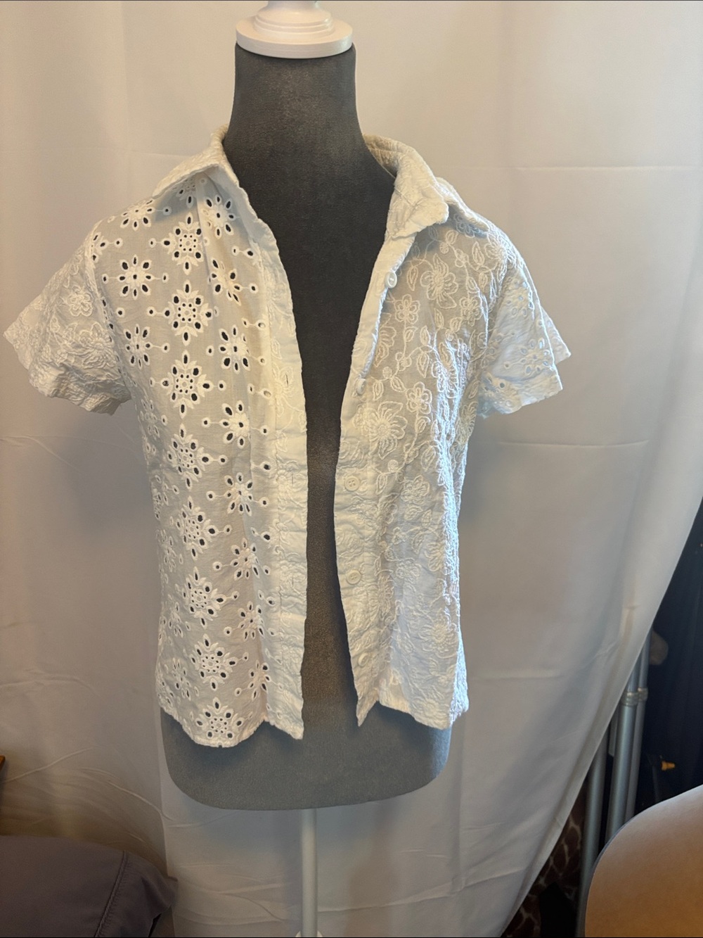 Women's White Eyelet & Embroidered Short-Sleeve Button-Down Shirt